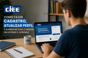 Jovem no notebook CIEE - Cadastro e Atualização de Perfil