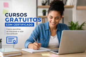 Mulher sorridente escreve sobre cursos gratuitos certificados 2026