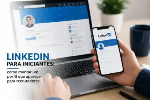 Pessoa com smartphone no LinkedIn e laptop com perfil visível