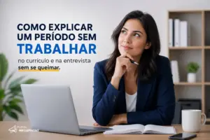 Mulher em blazer azul com laptop, texto sobre emprego